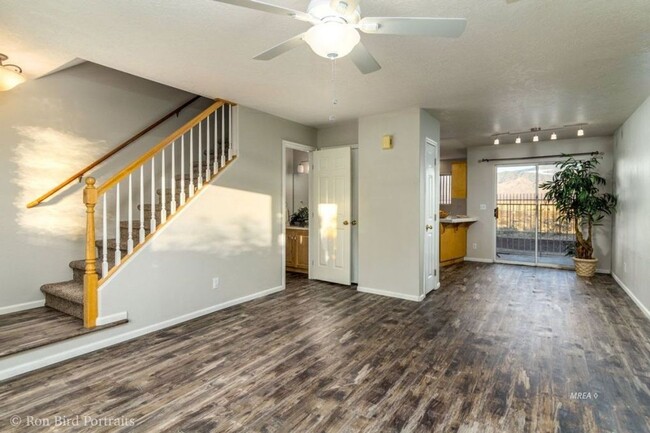 Building Photo - Aztec Circle Townhome, 2 bedroom 2.5 bath,...