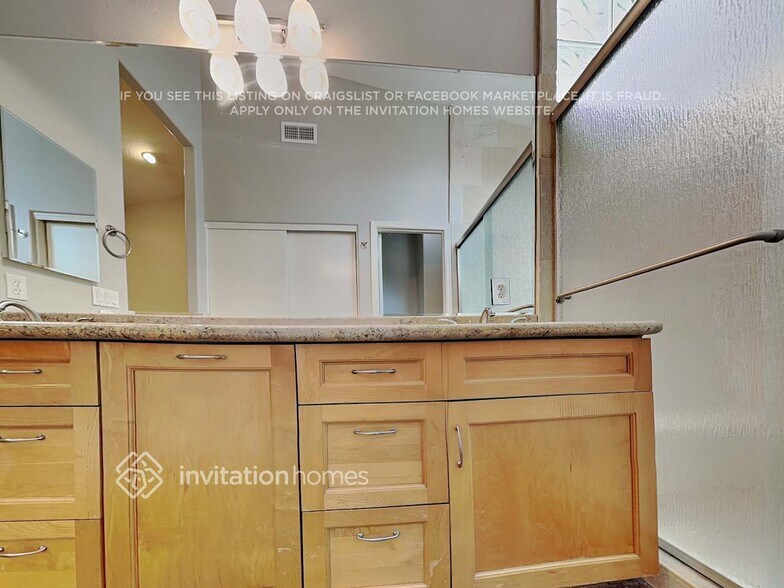 Building Photo - 1805 E Juniper Ave