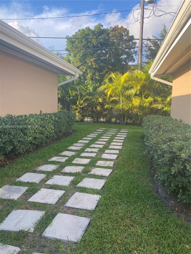 Building Photo - 2011 NE 167th St