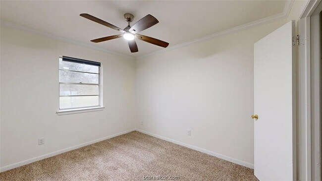 Building Photo - 1607 Cloverdale Ct