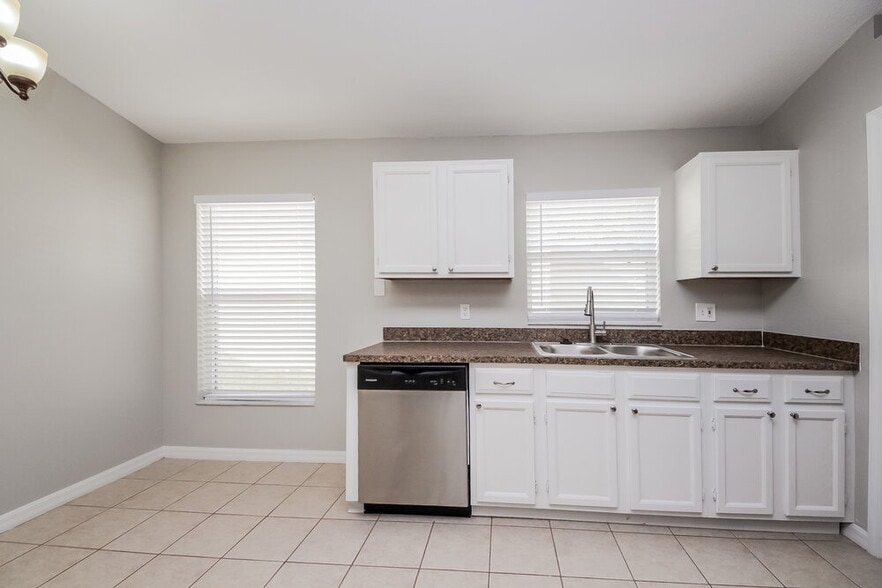 Building Photo - 1105 Whitewood Way