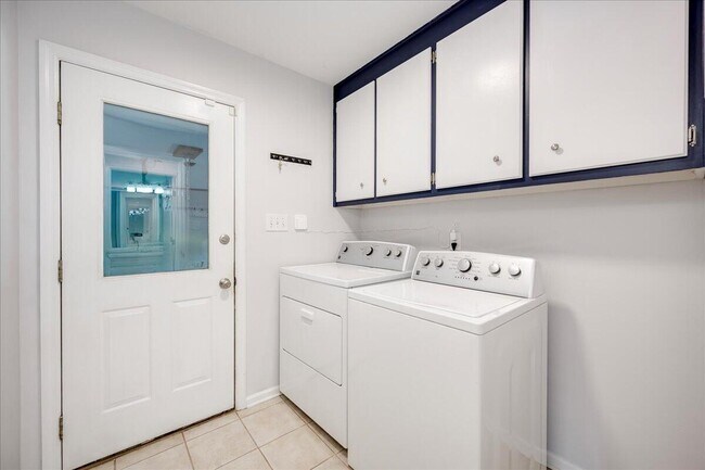 Building Photo - 3892 Beaver Brook Dr