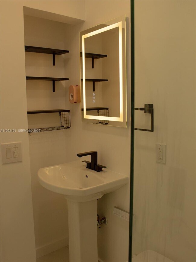 Building Photo - 1211 W 34th St