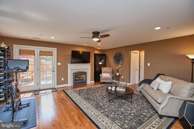 Building Photo - 7023 Little Leaf Linden Ln