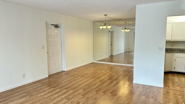 Building Photo - 1111 Green Pine Blvd