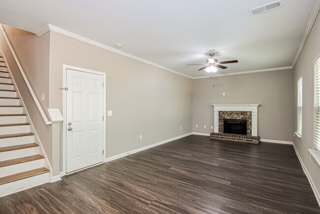 Building Photo - 15 Fieldcrest Dr