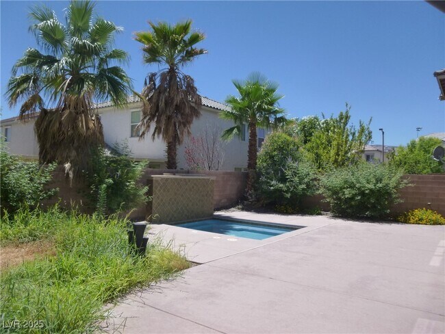 Building Photo - 10865 Wallflower Ave