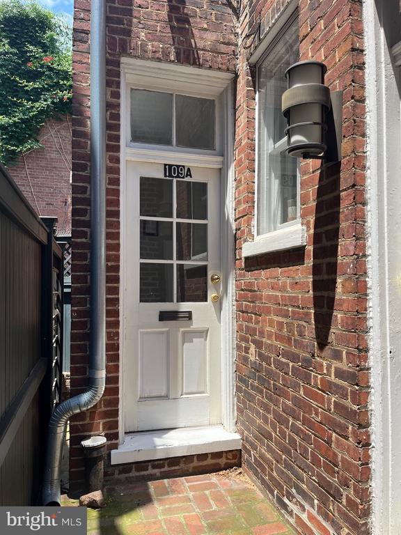 Building Photo - 109 S Columbus St