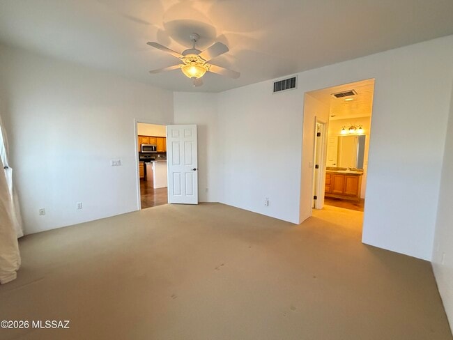 Building Photo - 1401 E English Ivy Ct