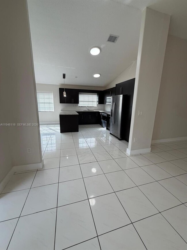 Building Photo - 9125 SW 166th Ave