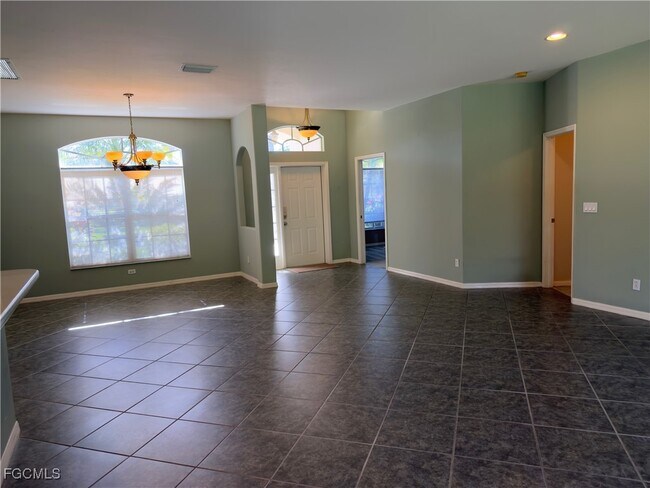 Building Photo - 15057 Balmoral Loop