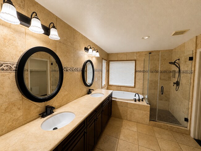Building Photo - 621 Marbella Ct