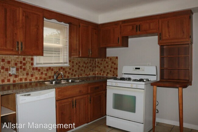 Building Photo - 3 br, 1.5 bath House - 8109 Pelham Dr