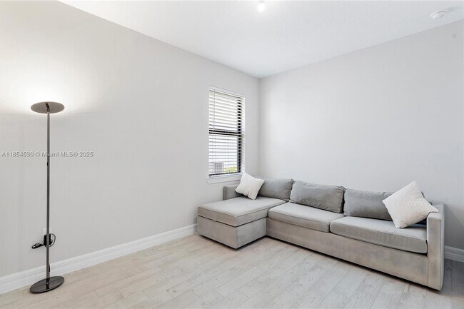 Building Photo - 4434 Tacoma Pk Dr