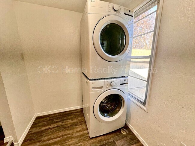 Building Photo - 2537 NW 35th St