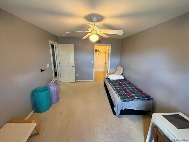 Building Photo - 16751 Carriage Wy