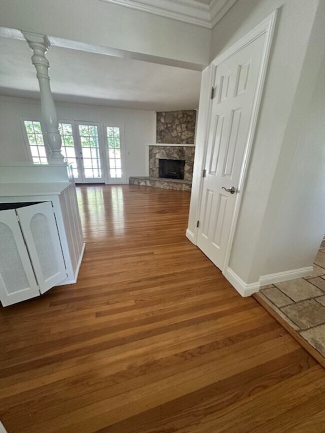 Building Photo - A True Gem in One of the Most Sought-After...