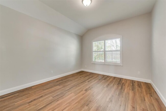 Building Photo - 10733 Vista Heights Blvd