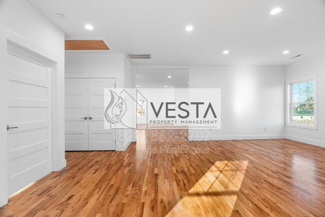 Building Photo - 510 Deaverview Rd