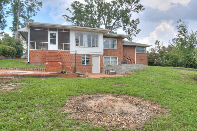 Building Photo - 822 W Woodlawn Ave