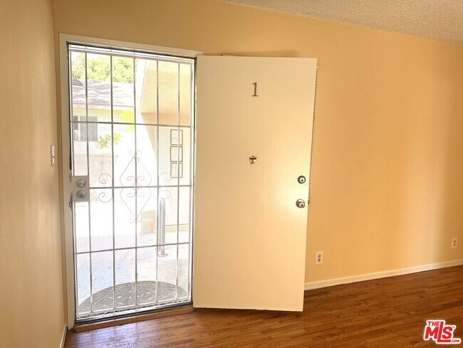 Primary Photo - 5411 S Centinela Ave