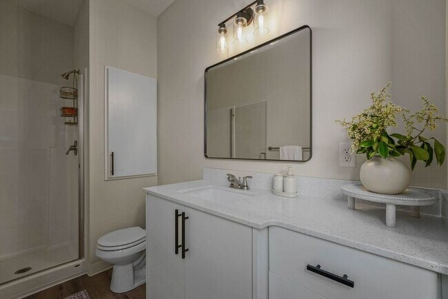 Building Photo - 190 Elma Ave SE