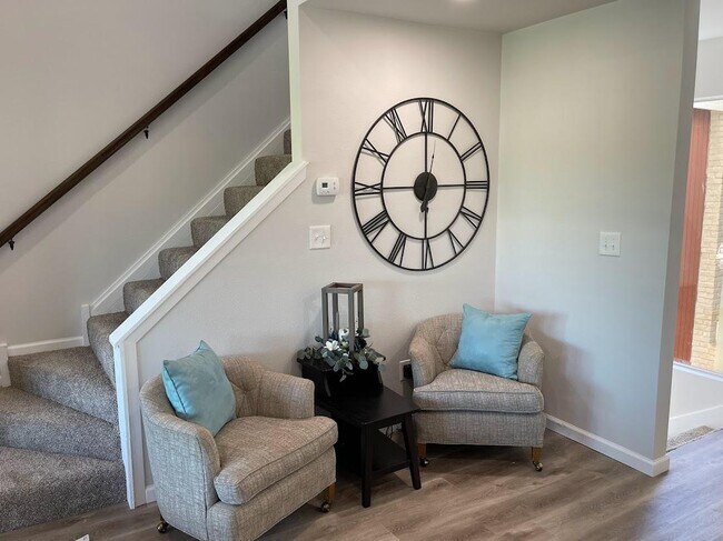 Building Photo - 539 Venture Blvd S