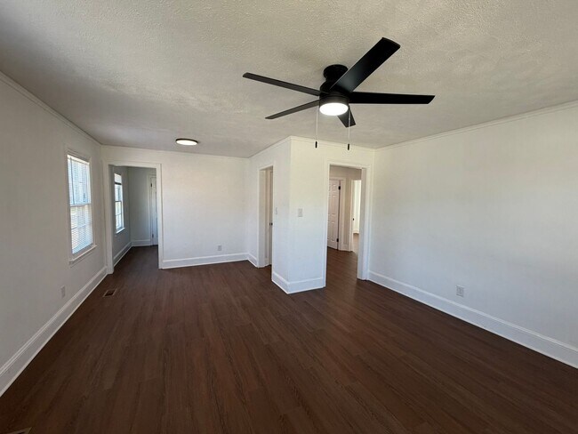 Building Photo - 120 Eastwood Ave
