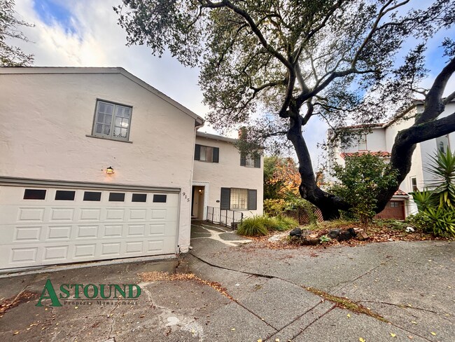 Building Photo - 915 Glendome Cir