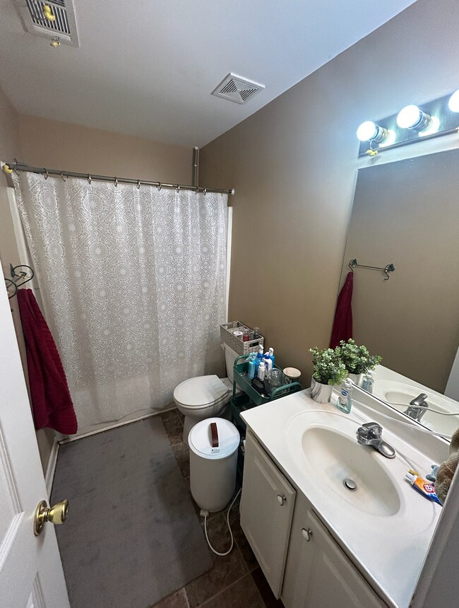 Building Photo - 146 Oak Meadows Dr