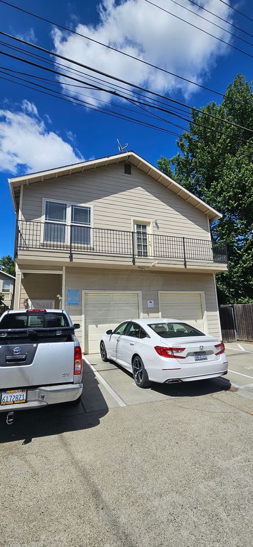 Building Photo - G Street 6 Plex