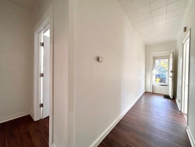 Building Photo - Three Bedroom Home in Southeast Grand Rapids - Rent Special!