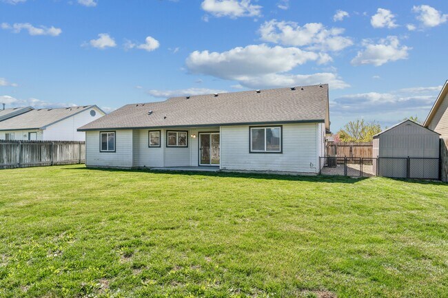 Building Photo - 8210 Waterside Ave