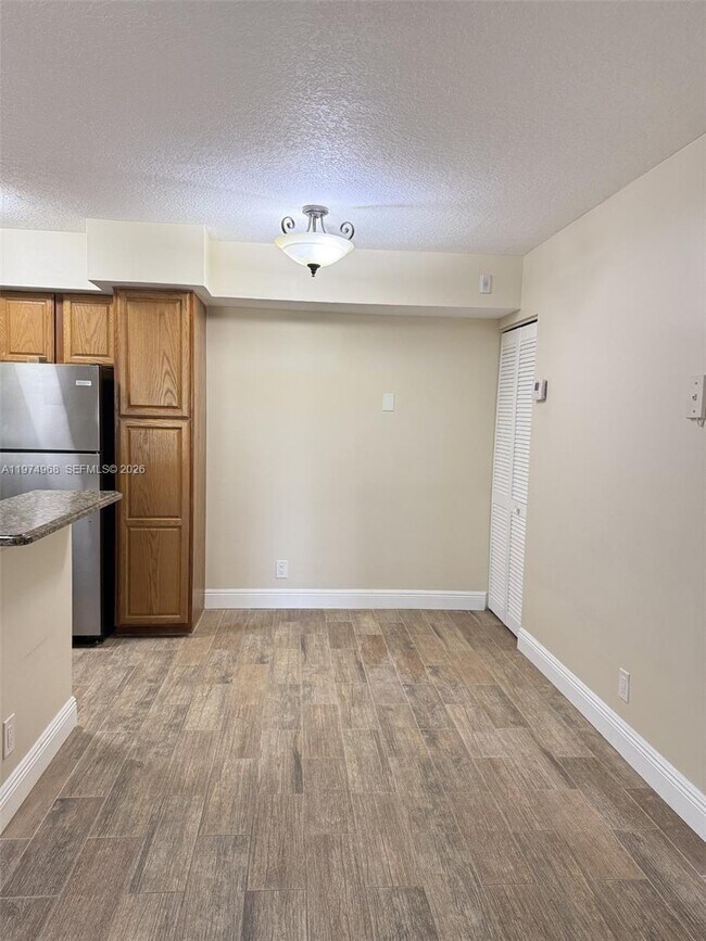 Building Photo - 811 Lyons Rd