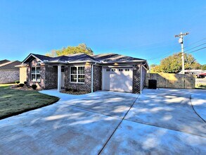 Building Photo - House for Rent - Hartselle - Brand New