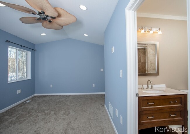 Building Photo - 761 Selina Ln