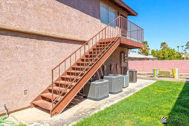Building Photo - 1236 W 20th Pl