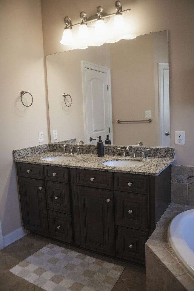 Building Photo - Villages at Urbana Luxury Townhouse For Lease