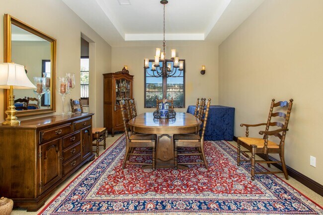 Building Photo - Large 5 bed / 5 bath Tuscan Style Home on ...