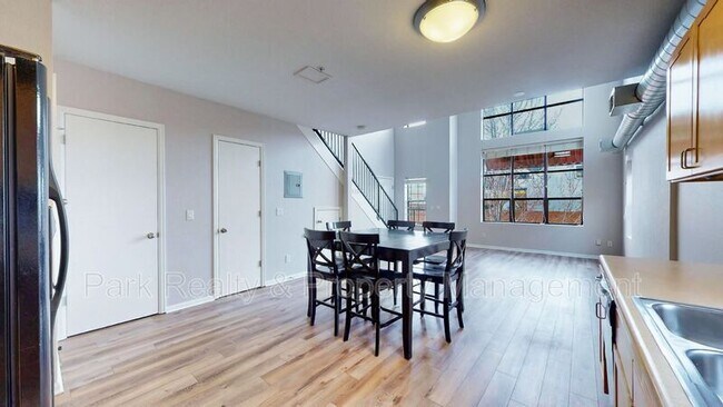 Building Photo - 2033 W 30th Ave