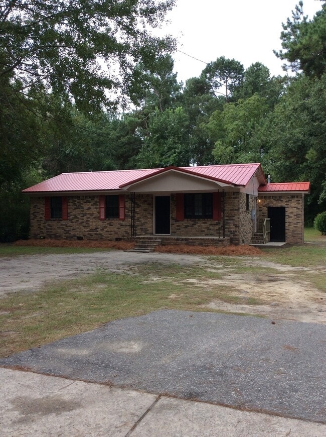 Building Photo - 3 Bedroom Brick Home