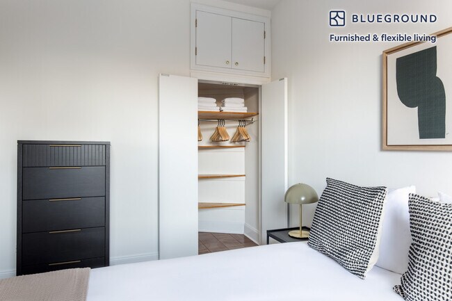 Building Photo - 952 5th Ave