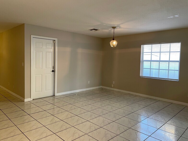 Building Photo - 3124 W Powhatan Ave