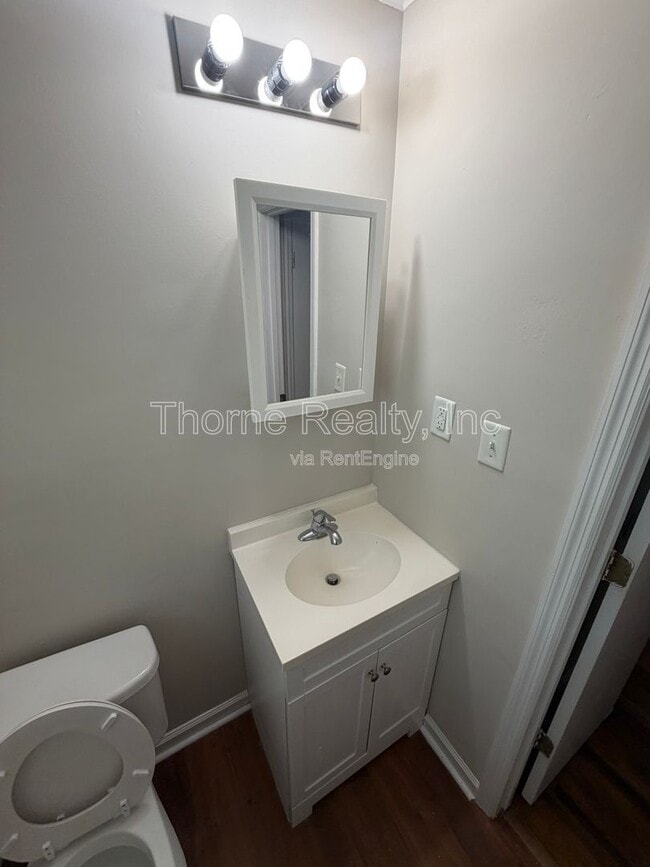 Building Photo - 707 Ward Dr