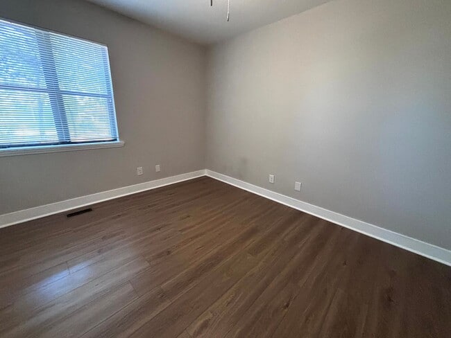 Building Photo - 575 Countrytown Dr