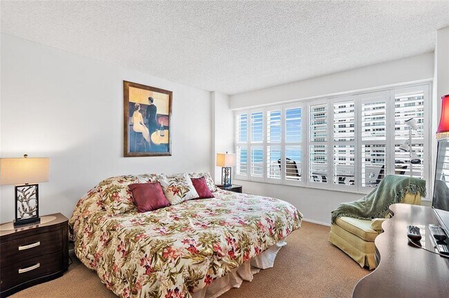Building Photo - 4010 Galt Ocean Dr
