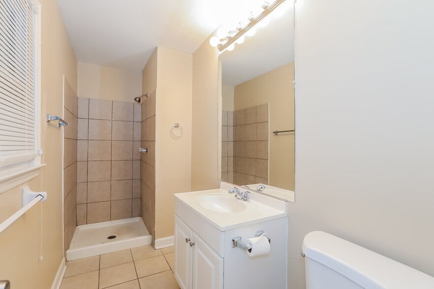 Building Photo - 3358 Creekway Dr