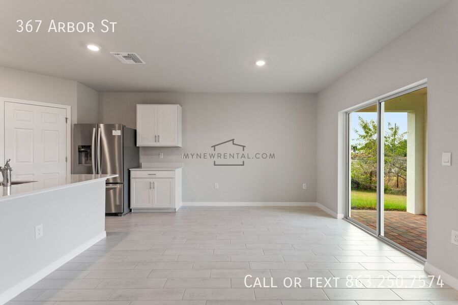 Building Photo - 367 Arbor St