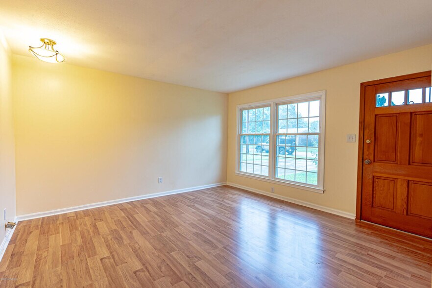 Building Photo - 9602 Shoshone way