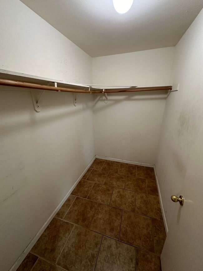 Building Photo - Charming 4-Bedroom, 2-Bathroom Home in Southeast Bakersfield